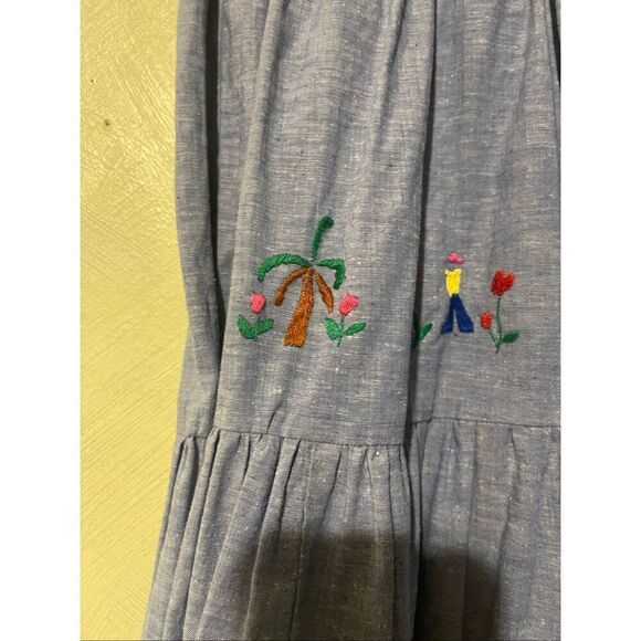 Vintage girls sz 6/7 Blue Chambray dress with embroidered folk art designs - Picture 5 of 12